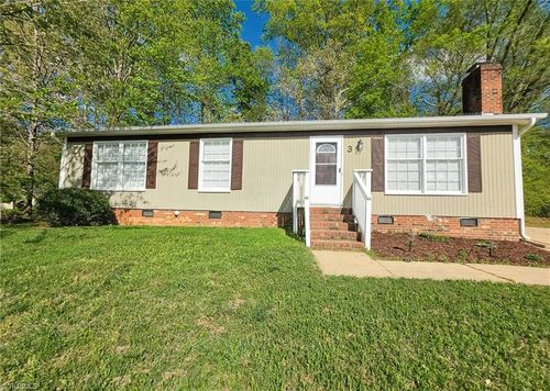 3 Woodlake Ct, Greensboro, NC, 27406-5925 | Card Image