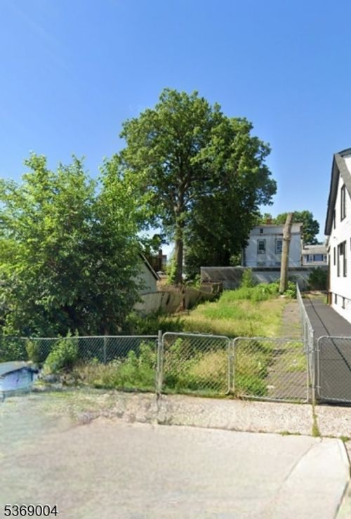 10 Lenox St, Newark, NJ, 07106-3006 | Card Image