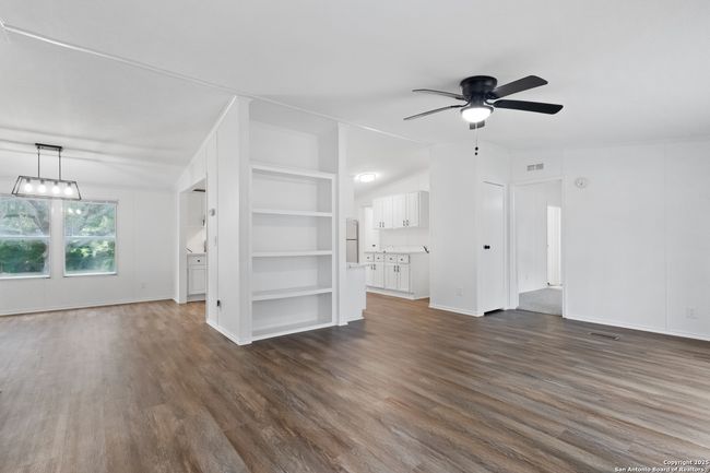 15024 Mesquite St, House other with 3 bedrooms, 2 bathrooms and null parking in Lytle TX | Image 4