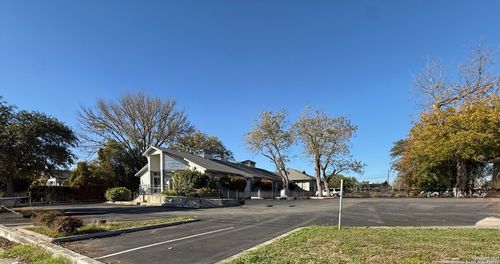 515 E Court St, Seguin, TX, 78155-5750 | Card Image