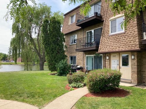 2s-9481 Bay Colony Dr, Des Plaines, IL, 60016-3607 | Card Image