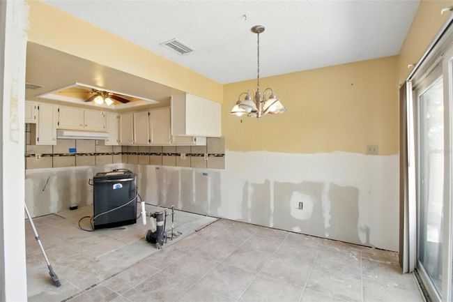 Dining/Kitchen Combo | Image 12