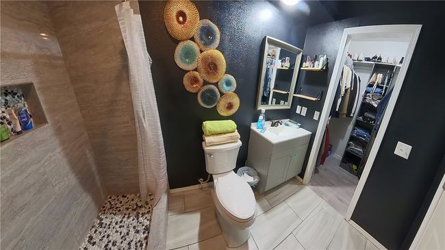 Primary Bathroom | Image 5