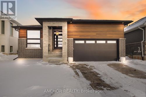 17 Kemp Cres, Strathroy, ON, N7G0G3 | Card Image