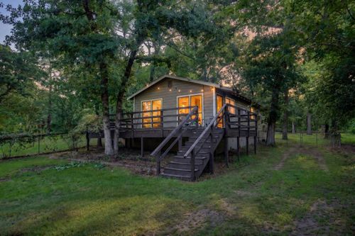 1001 Leaning Oak Dr, Tool, TX, 75143-2328 | Card Image