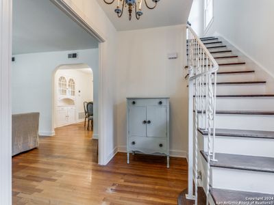 216 Montclair St, House other with 4 bedrooms, 2 bathrooms and null parking in Alamo Heights TX | Image 3