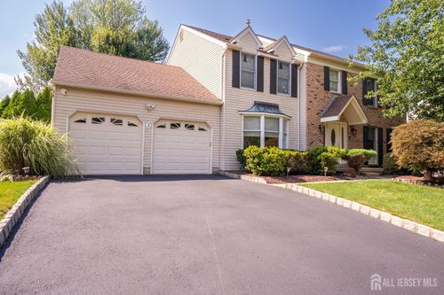 10 Gillian Dr, KENDALL PARK, NJ, 08824-1829 | Card Image