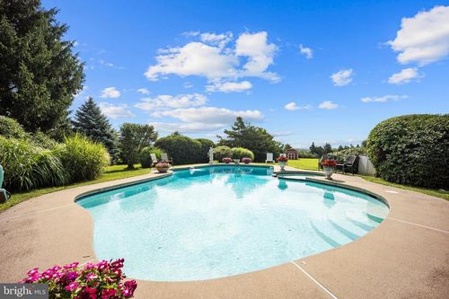 215 E Dark Hollow Rd, PIPERSVILLE, PA, 18947-9319 | Card Image