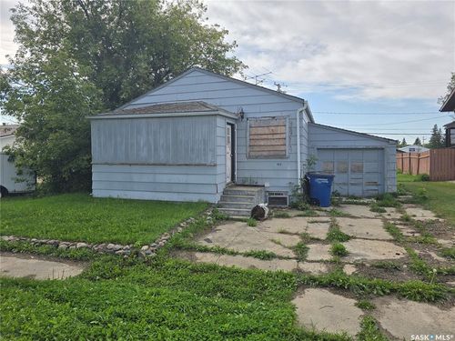 117 1st St Ne, Wadena, SK, S0A4J0 | Card Image