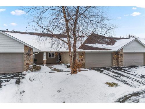 70 Crown Pointe Curv, Hudson, WI, 54016-7776 | Card Image