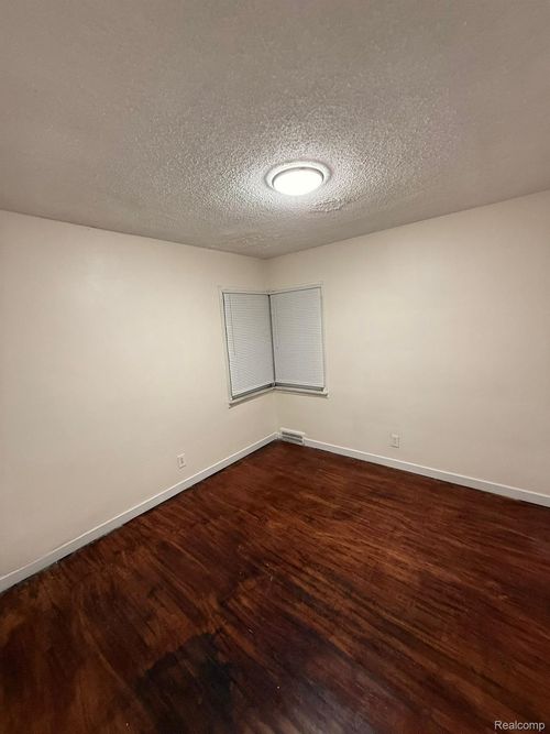 15469 Troester St, Detroit, MI, 48205-3566 | Card Image