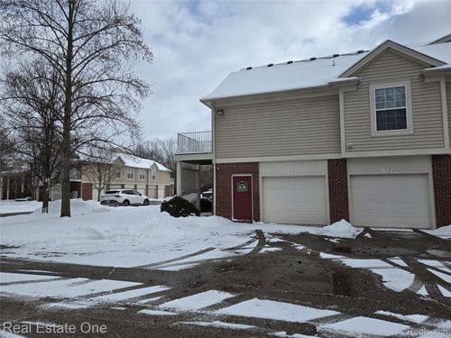 43-1716 Deepwood Circle, Rochester, MI, 48307 | Card Image
