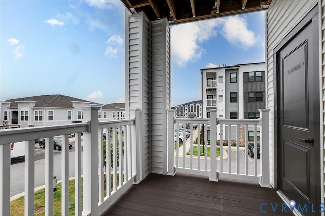 Enjoy fresh air and extra sunlight from this private corner-unit balcony | Image 23