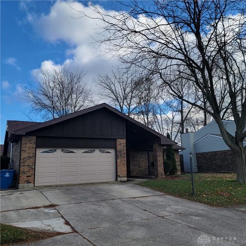 8940 Willowgate Ln, Huber Heights, OH, 45424-6415 | Card Image