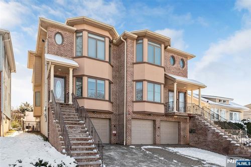 682 Greeley Ave, Fairview, NJ, 07022-1676 | Card Image