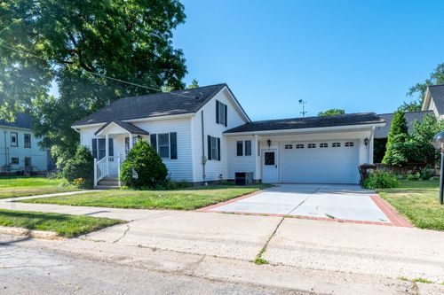 305 Monroe St, Oregon, IL, 61061-1429 | Card Image