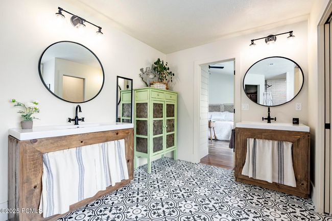 4611 S Cove Ln, Home with 3 bedrooms, 3 bathrooms and null parking in Daniel UT | Image 56