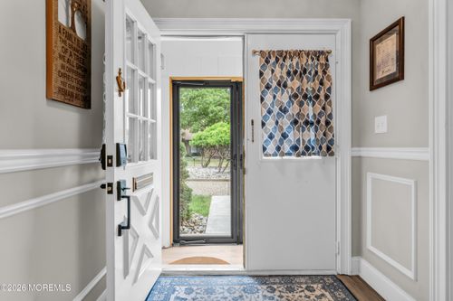 10 Danbury Ct, Red Bank, NJ, 07701-5427 | Card Image