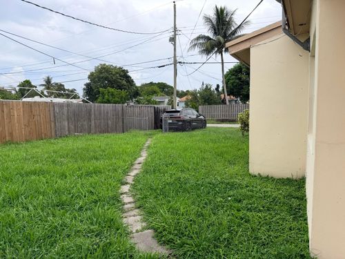 1-2438 Thomas St, Hollywood, FL, 33020-2061 | Card Image