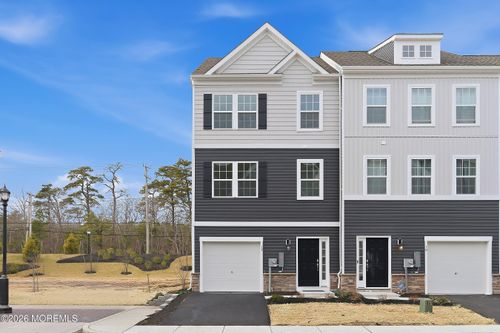 17 Baybreeze Dr, Waretown, NJ, 08758-1201 | Card Image