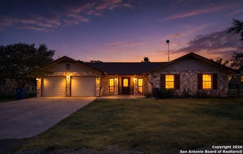 909 Voges St, Poth, TX, 78147-0140 | Card Image