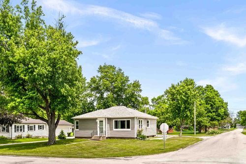 525 Grant St, Chenoa, IL, 61726-1416 | Card Image