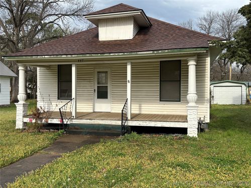 447 N Thompson St, Vinita, OK, 74301-2325 | Card Image