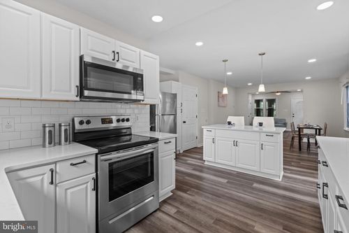 20 Melrose Ave, LANSDOWNE, PA, 19050-2528 | Card Image