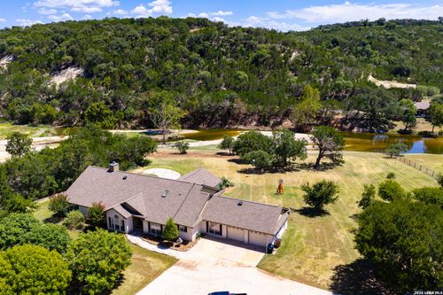 179 Box S Dr, Kerrville, TX, 78028 | Card Image