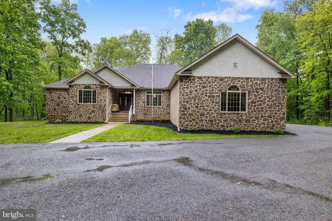 1982 Whyte Ln, House other with 3 bedrooms, 3 bathrooms and null parking in SPRING GROVE PA | Image 5