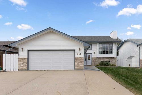 361 Sprague Way Se, Medicine Hat, AB, T1B3Y9 | Card Image