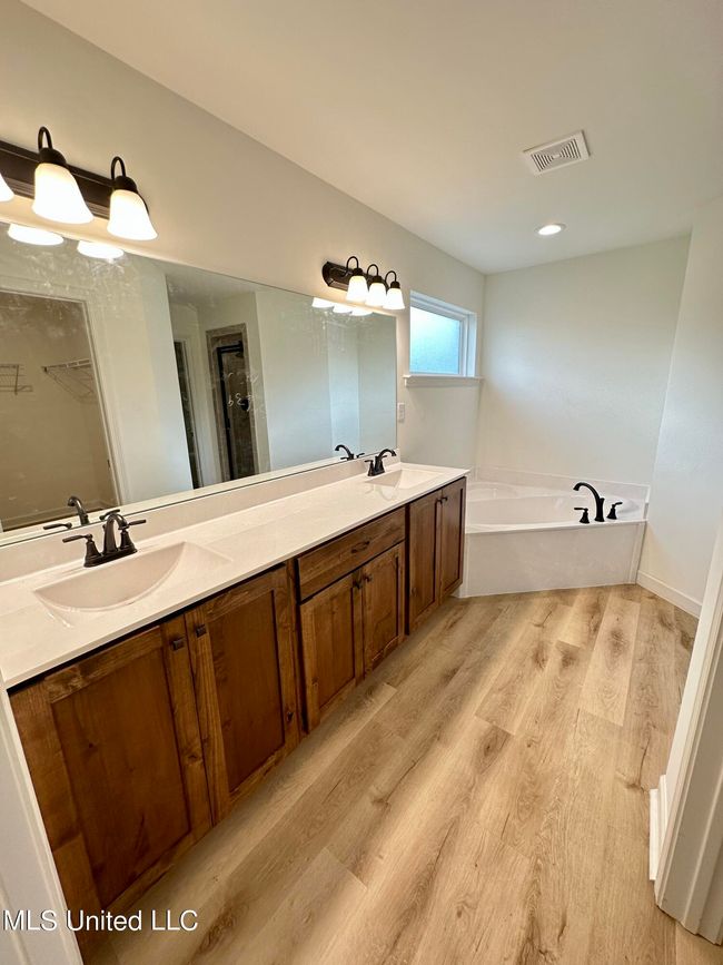 Primary bath | Image 16