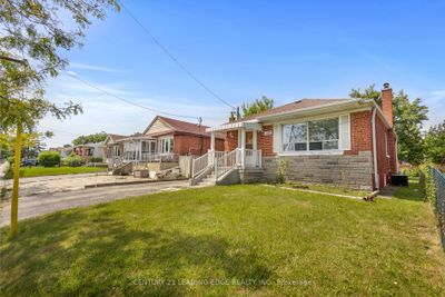 1042 Kennedy Rd, House other with 2 bedrooms, 2 bathrooms and 4 parking in Scarborough ON | Image 2