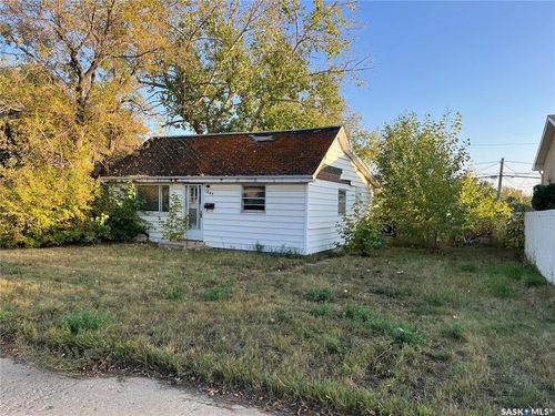 1045 Stadacona St E, Moose Jaw, SK, S6H0L1 | Card Image