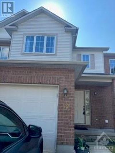 12 Binbury Way, Townhouse with 3 bedrooms, 2 bathrooms and 2 parking in Ottawa ON | Image 3