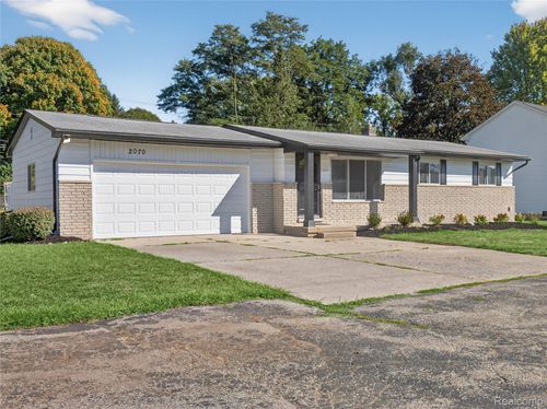2070 Walton Blvd, Rochester Hills, MI, 48309-1871 | Card Image