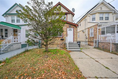 94 209th St, Queens Village, NY, 11428-1533 | Card Image