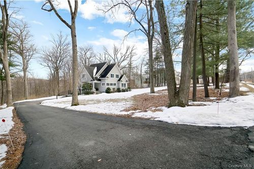 99 Summit Ave, Central Valley, NY, 10917-3535 | Card Image