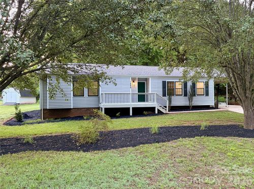 1880 Woodridge Cir, Hickory, NC, 28602-5509 | Card Image