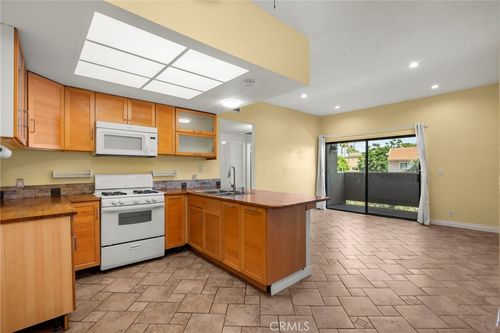 unit-c10-10943 Laurel Canyon Blvd, San Fernando, CA, 91340-4442 | Card Image