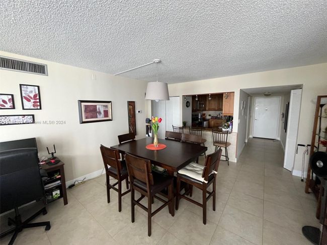 708 - 3701 N Country Club Dr, Condo with 2 bedrooms, 2 bathrooms and null parking in Aventura FL | Image 5