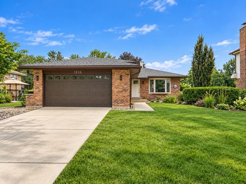 1235 Virginia Dr, Westmont, IL, 60559-2829 | Card Image
