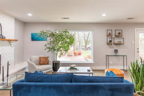 3906 Treeline Dr, Dallas, TX, 75224-4167 | Card Image