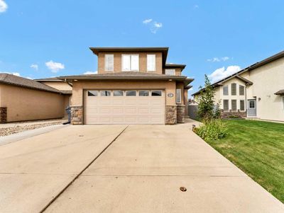 136 Sierra Dr Sw, House detached with 4 bedrooms, 3 bathrooms and 4 parking in Medicine Hat AB | Image 1