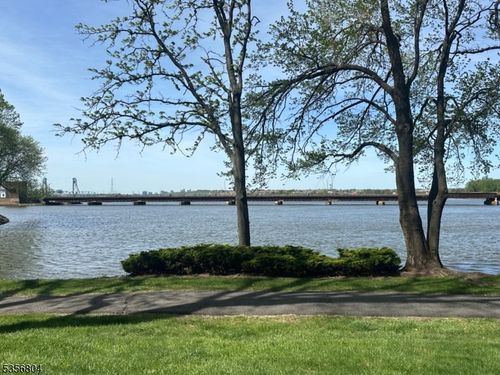 186-186 Sandcastle Ky, Secaucus, NJ, 07094-2206 | Card Image