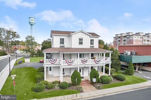 9351 East St, MANASSAS, VA, 20110-5143 | Card Image