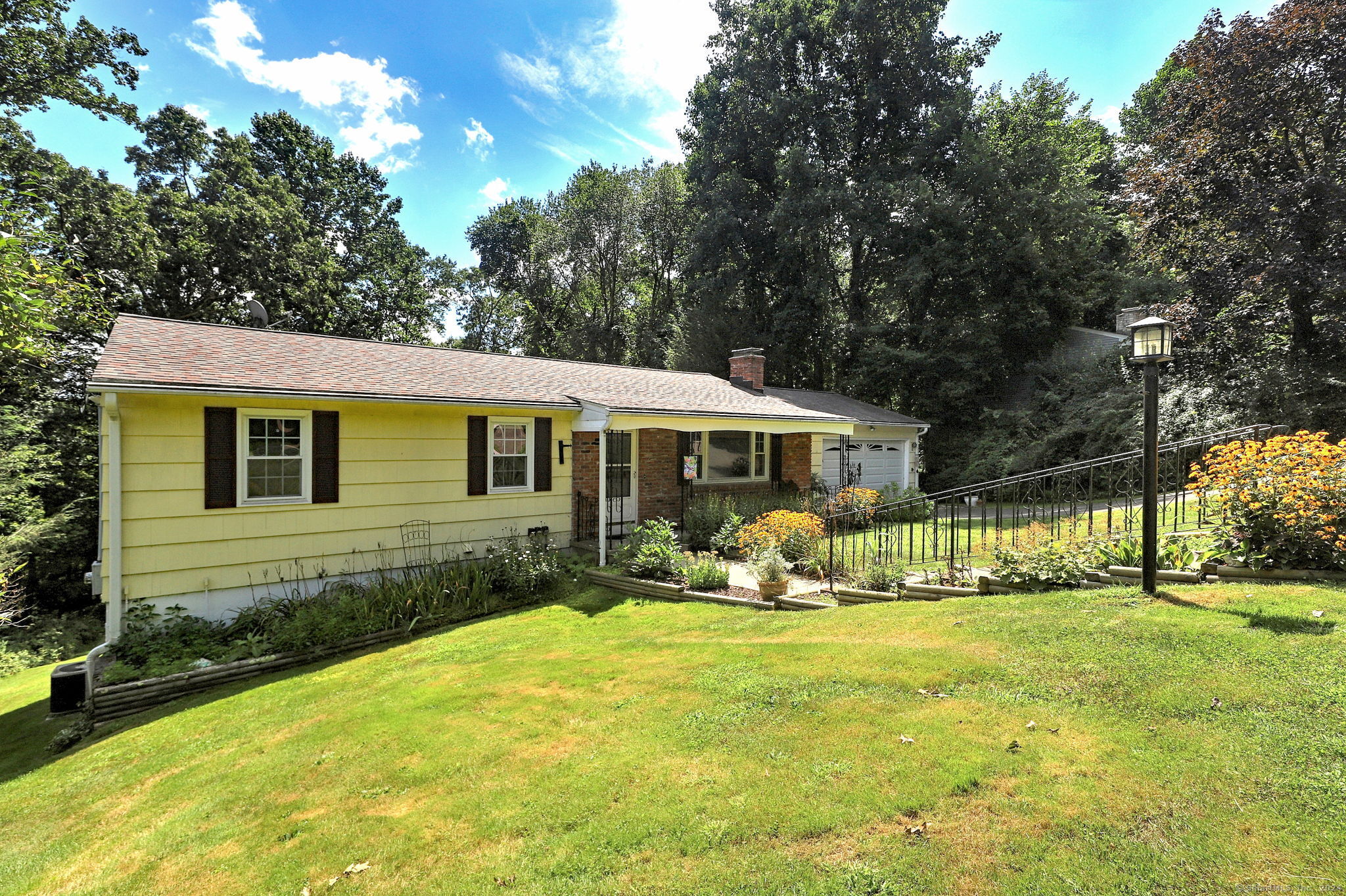 Bungay Ter, Seymour, CT 06483