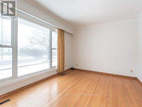 427 Fairleigh Ave, Oshawa, ON, L1J2W4 | Card Image