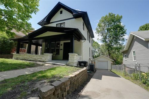 200 S Willis Ave, Independence, MO, 64050-3558 | Card Image