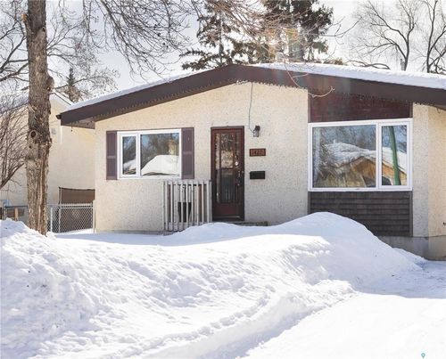 1427 2nd St E, Prince Albert, SK, S6V0H6 | Card Image